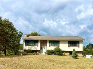 3401 Peppermint Hills Dr, Maryville, TN 37804