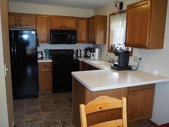 2nd image of 1796 Prairie Ln NE