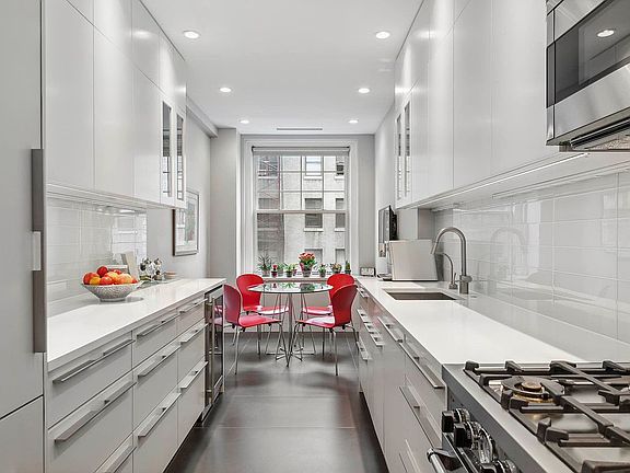 4th image of 1095 Madison Ave #6W