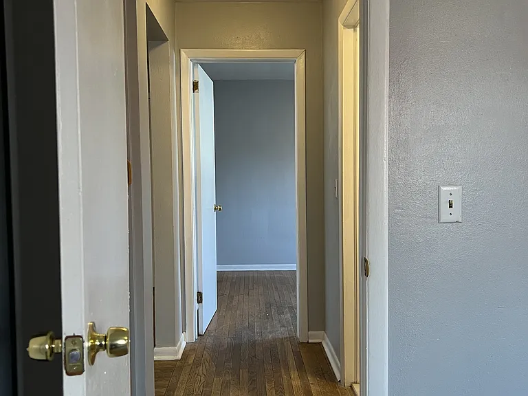 27 Tompkins St — Photo 5