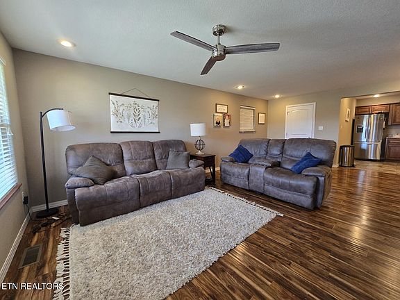 3rd image of 609 S Proctor Blvd
