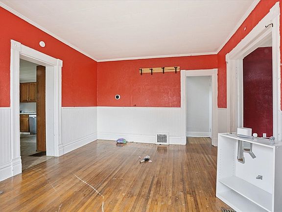 5th image of 320 Valeria St