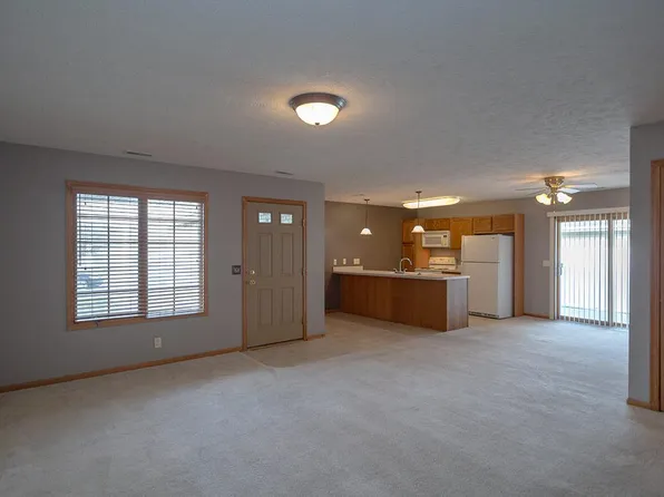 6144 Stone Gate Ct, Lincoln, NE 68516