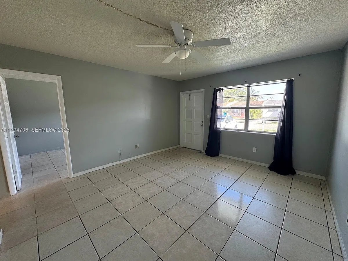 Building Photo - 5440 SW 38th Ct #0