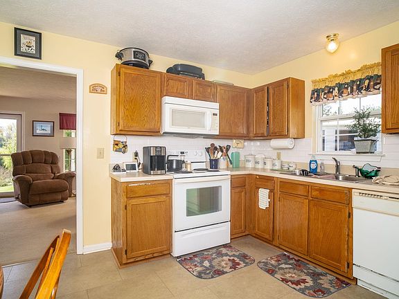 4th image of 1075 Chestnut Ridge Rd