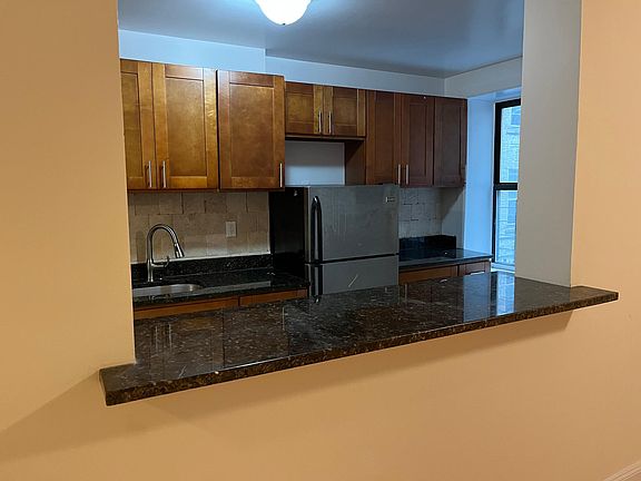 3rd image of 911 McLean Ave APT A2