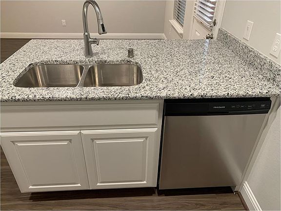 3rd image of 1406 Brindle Dr