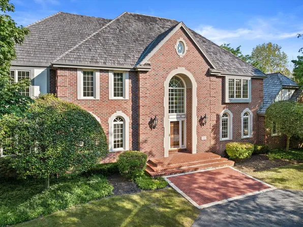 2146 W Columbia DRIVE, Mequon, WI 53092