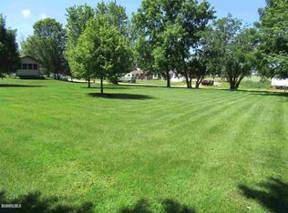 609 S Cedar St, Shannon, IL 61078