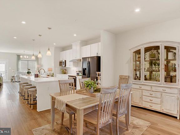 4th image of 2231 Caroline Ln