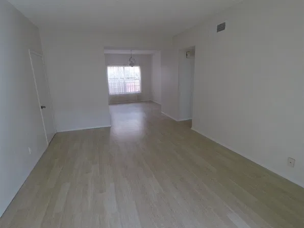 La Mariposa Apartments