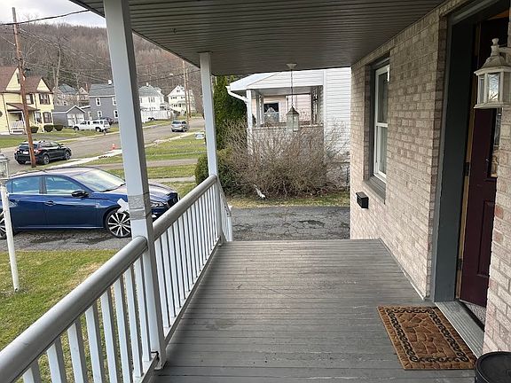 3rd image of 10 Willard St