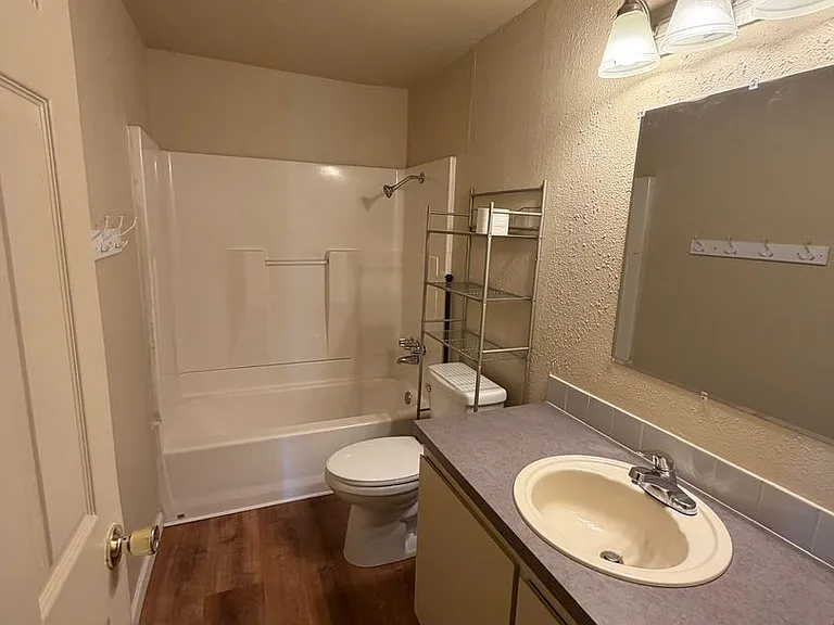 2124 Arthur St #15 — Photo 8