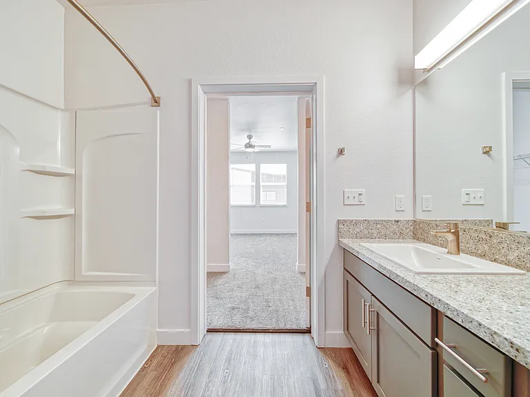 Tank District Apartments — Photo 31