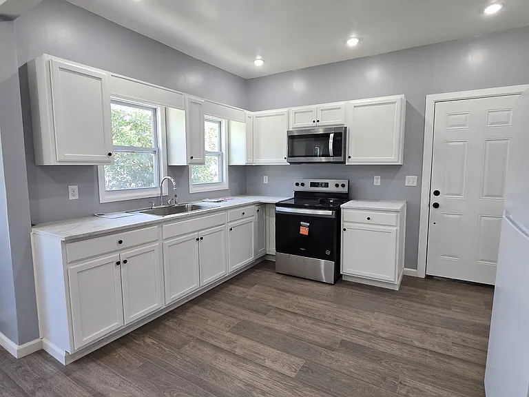 1202 N Summit St — Photo 9