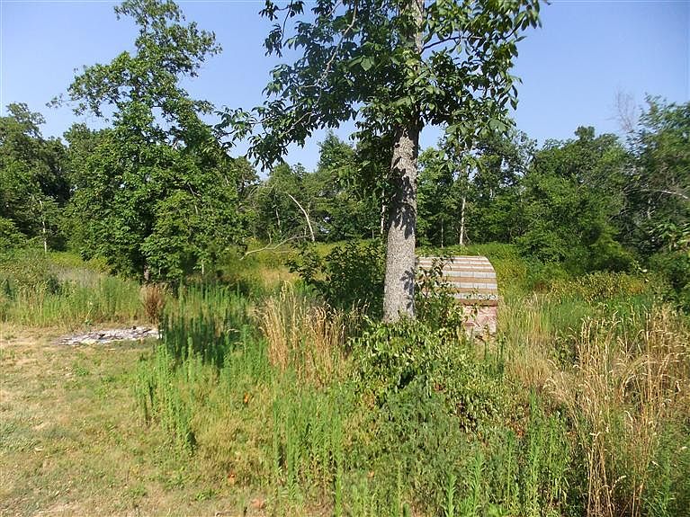 2nd image of 324 Lilly Ln