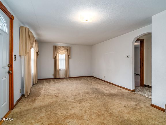 3rd image of 522 Conklin Ave