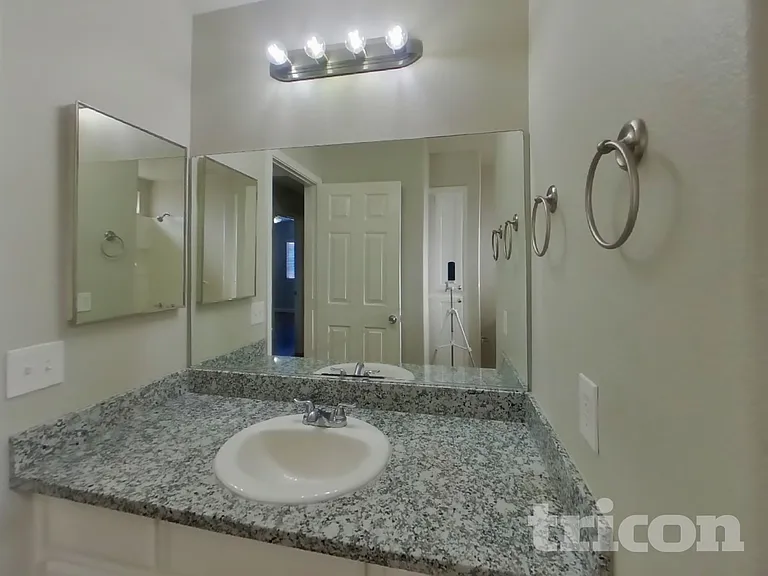 7020 Overhill Ave — Photo 13