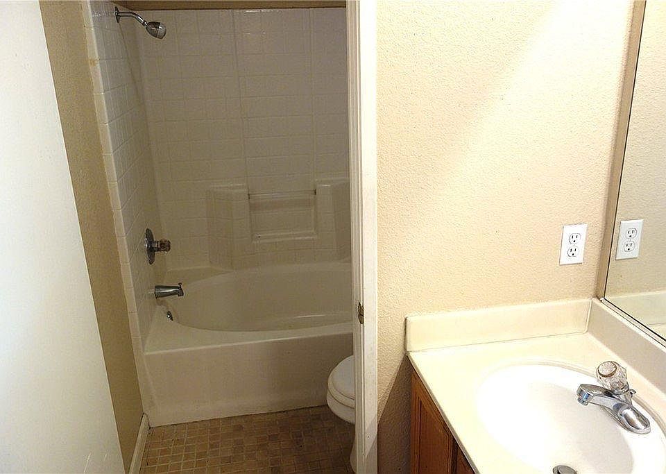 1st image of 1098 Brick And Tile Cir