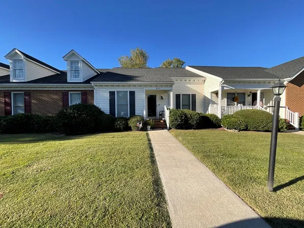 803 Lees Ct, South Hill, VA 23970