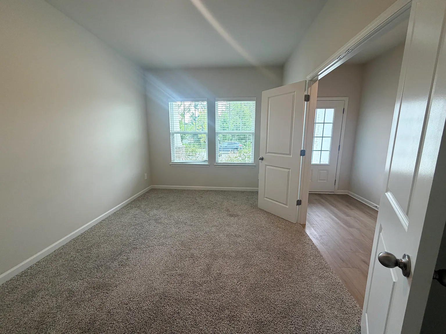 4 bed, 2479 sqft, $3,200 — Photo 4