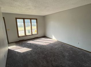 1147 Oleson Rd, Waterloo, IA 50702