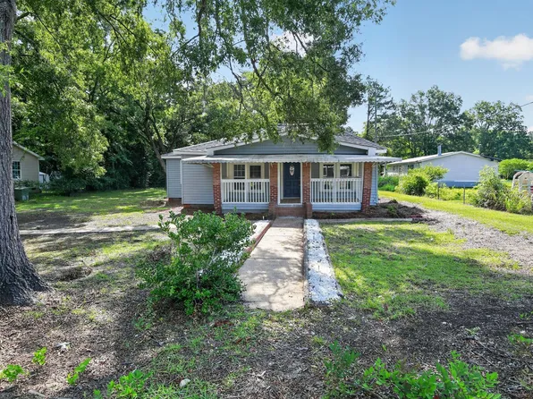 302 Vanboklen St, Eastover, SC 29044