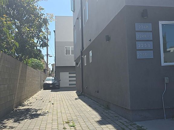 2nd image of 2250 W 14th St #1/2