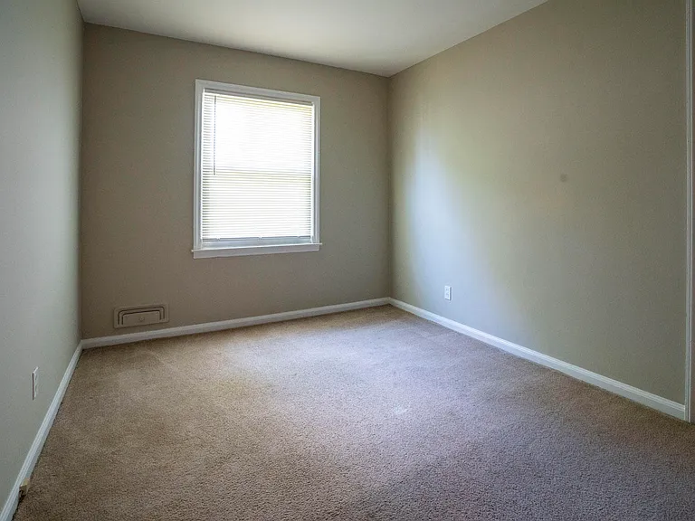 2631 Woodside St — Photo 9