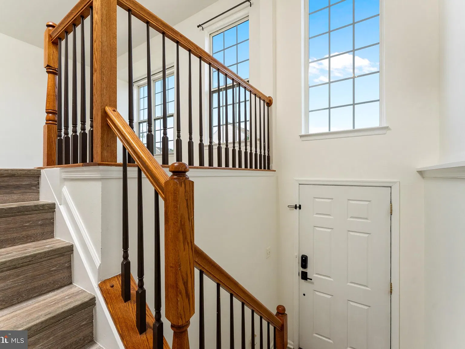 3 bed, 3.5 bath, 2480 sqft, $3,250 — Photo 3