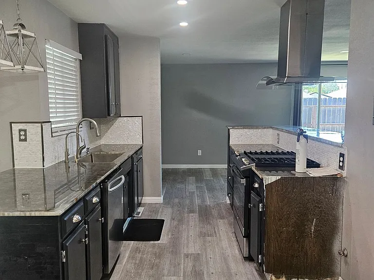 1509 Duportail Ave — Photo 2