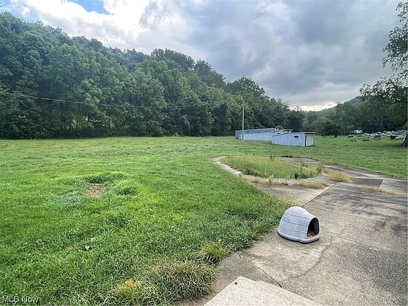 3rd image of 63751 Garrett Hill Rd