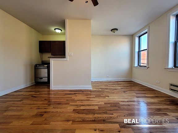3rd image of 818 W Diversey Pkwy APT X