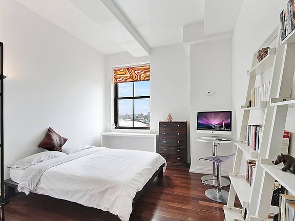 King size guest bedroom