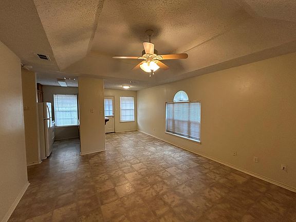 2nd image of 1010 Lexington Cir #1