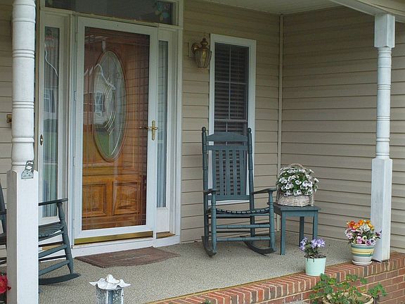 4th image of 107 Brook Laurel Ln