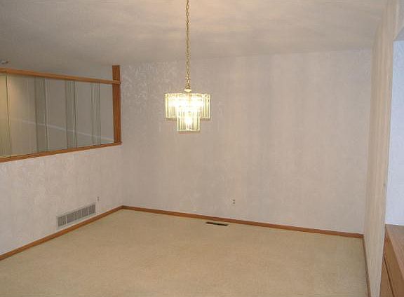 4th image of 2212 Ferris Ln