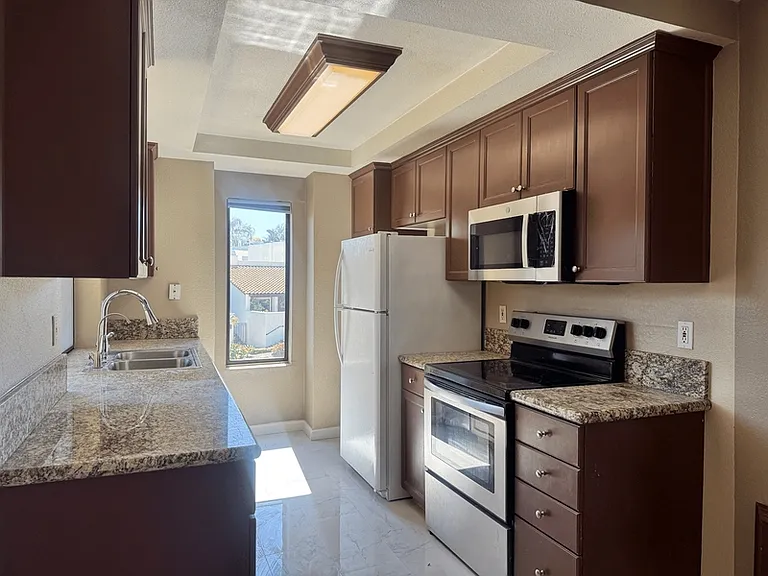 7380 Park Ridge Blvd #221 — Photo 2