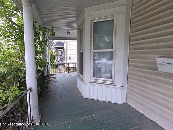 2nd image of 820 Seymour Ave