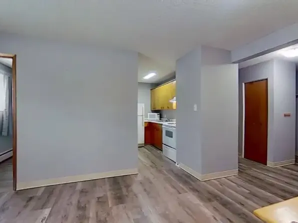105 Alder Dr #103, Hinton, AB T7V 1C6
