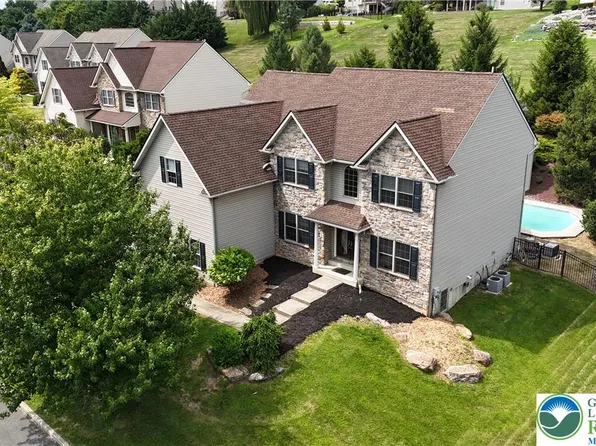 448 E Beil Ave, Nazareth, PA 18064