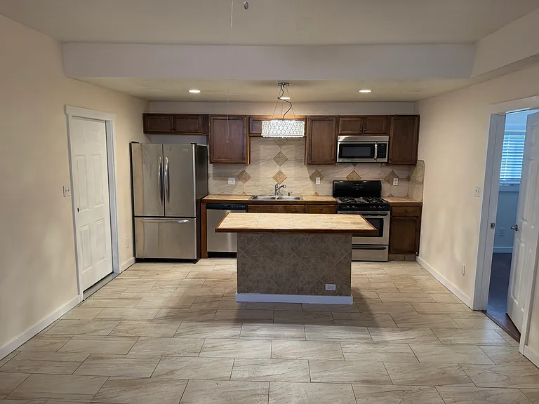2615 Morningside Dr NE #B — Photo 2