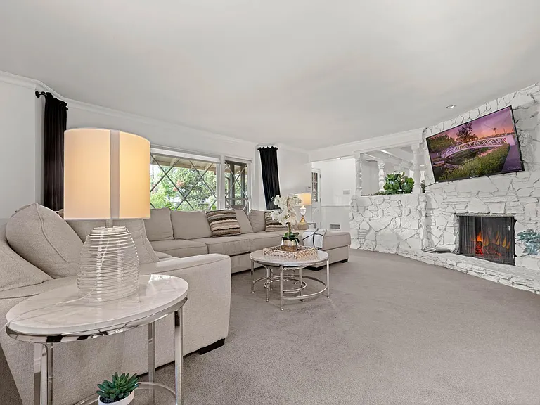 Louise Ave — Photo 22