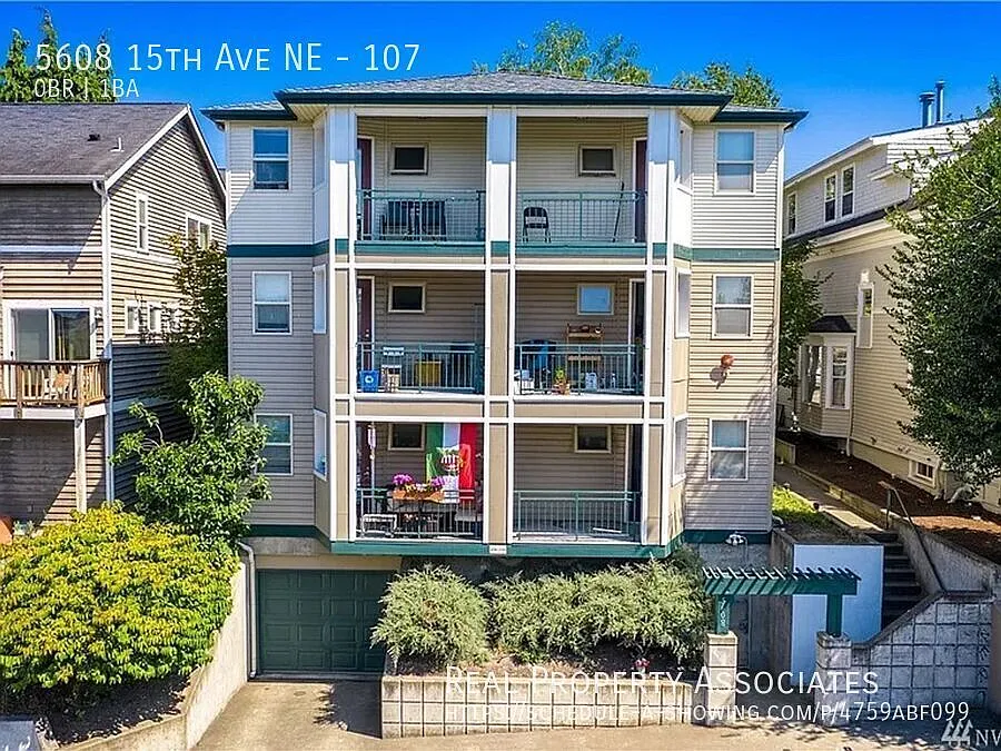 5608 15th Ave NE — Photo 2
