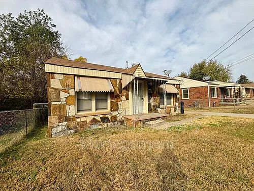 1709 N Page Ave Photo 1