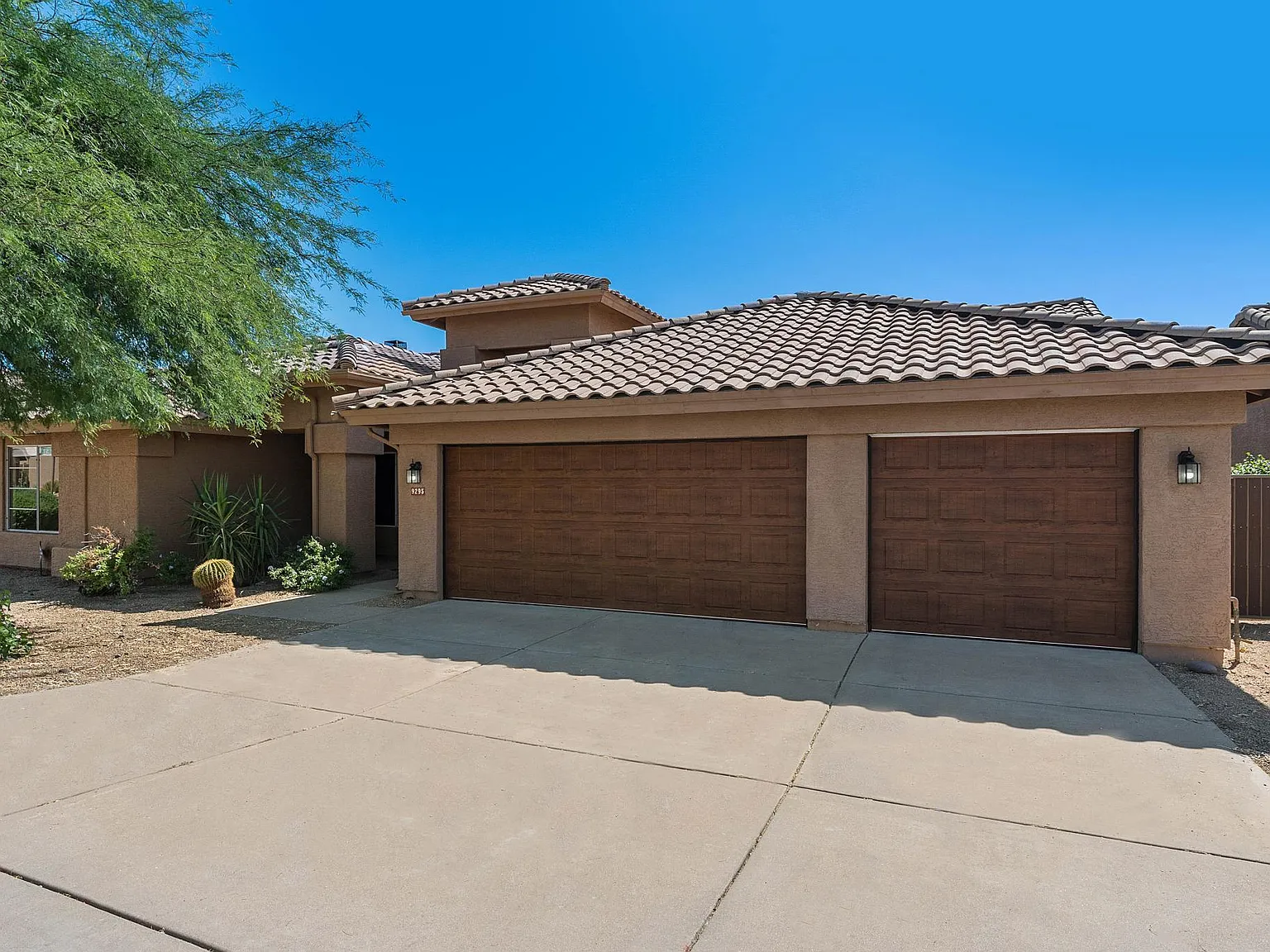 9295 E Rockwood Dr — Photo 3