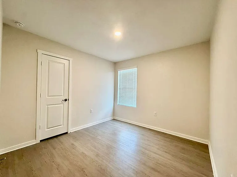 1402 Bertha Br — Photo 12