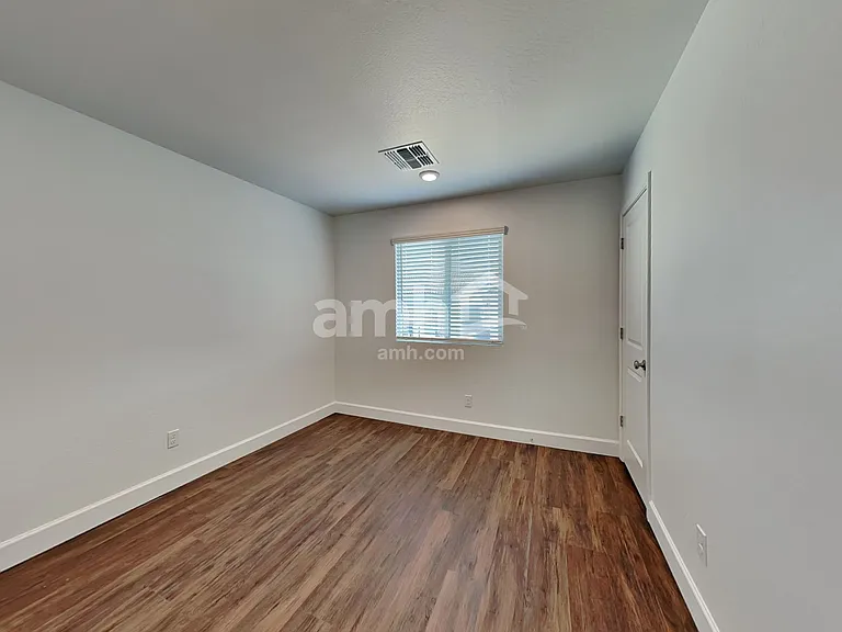 17138 W Golden Ln — Photo 19