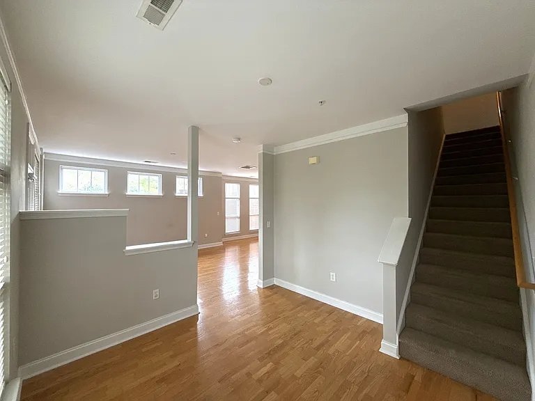 534 Oakland Ave — Photo 12
