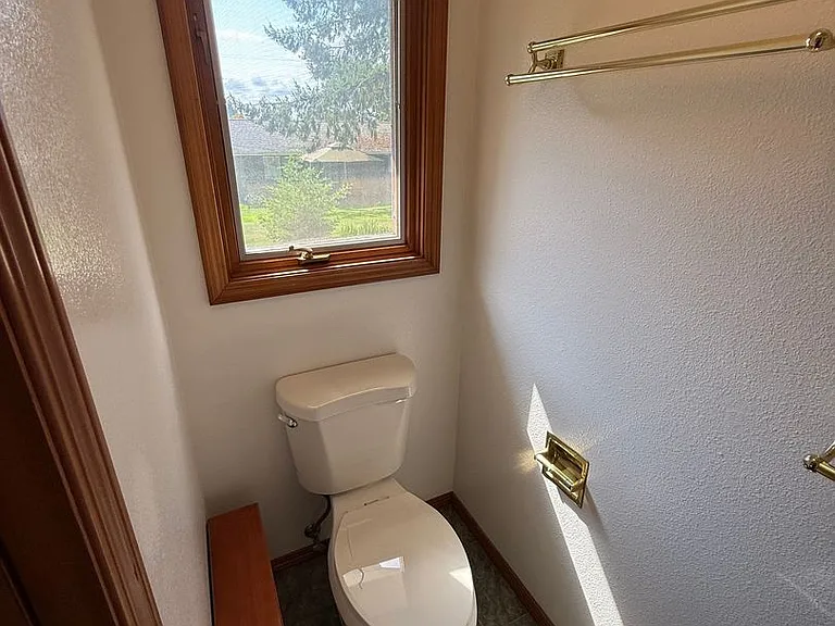 460 SE Conifer Pl — Photo 41